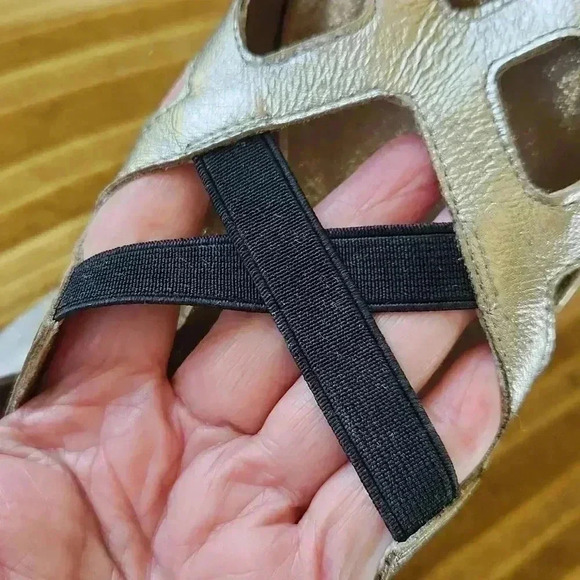 J. RENEE "VALENTEENA" Metallic CUT-OUT VAMP SHOES sz 8M - Picture 11 of 16